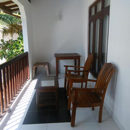Rainbow Surf Beach Hotell Koggala Rum bild