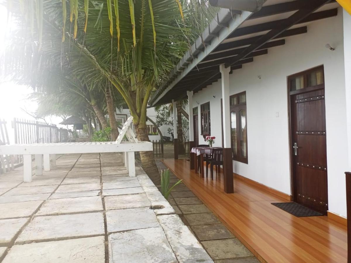Rainbow Surf Beach Hotell Koggala Exteriör bild