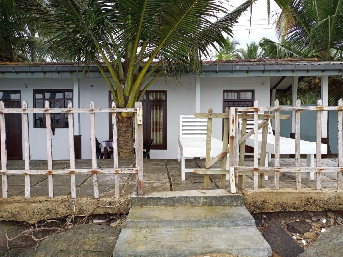 Rainbow Surf Beach Hotell Koggala Exteriör bild