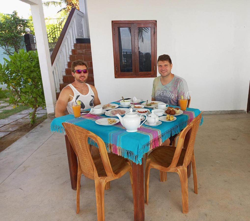 Rainbow Surf Beach Hotell Koggala Exteriör bild