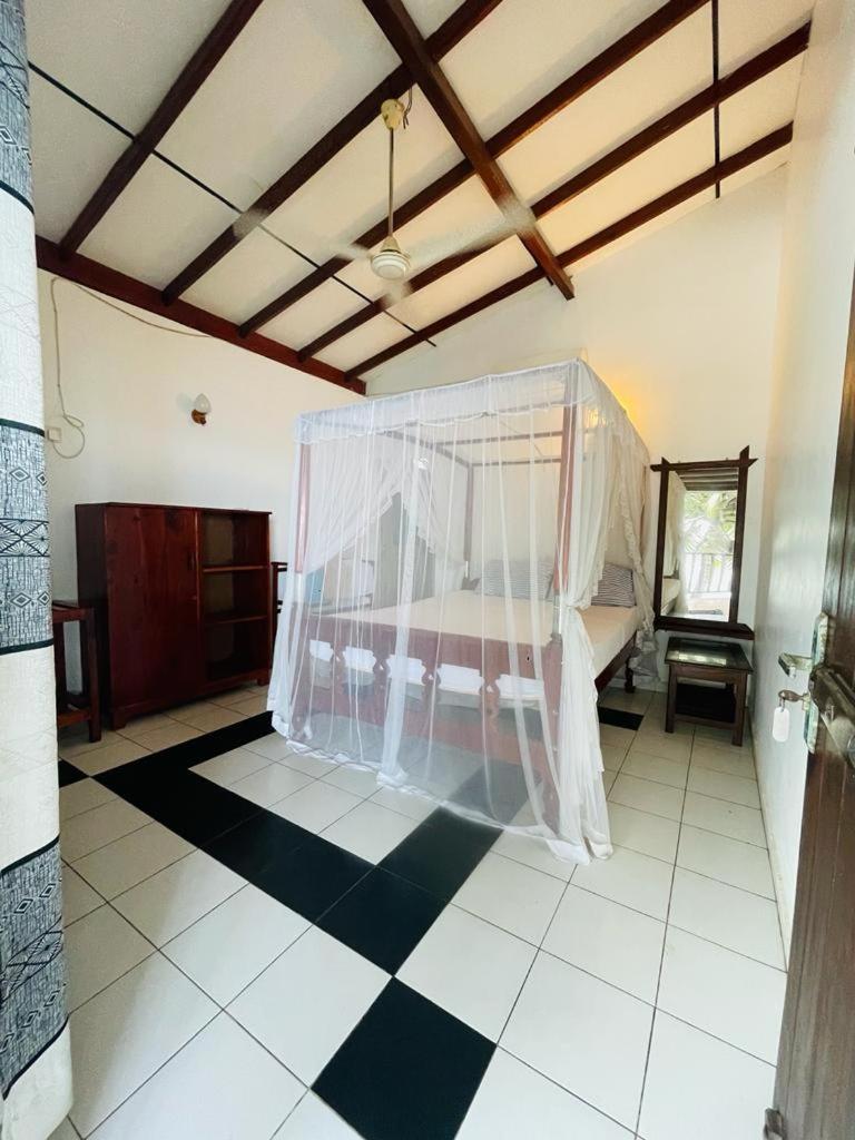Rainbow Surf Beach Hotell Koggala Exteriör bild