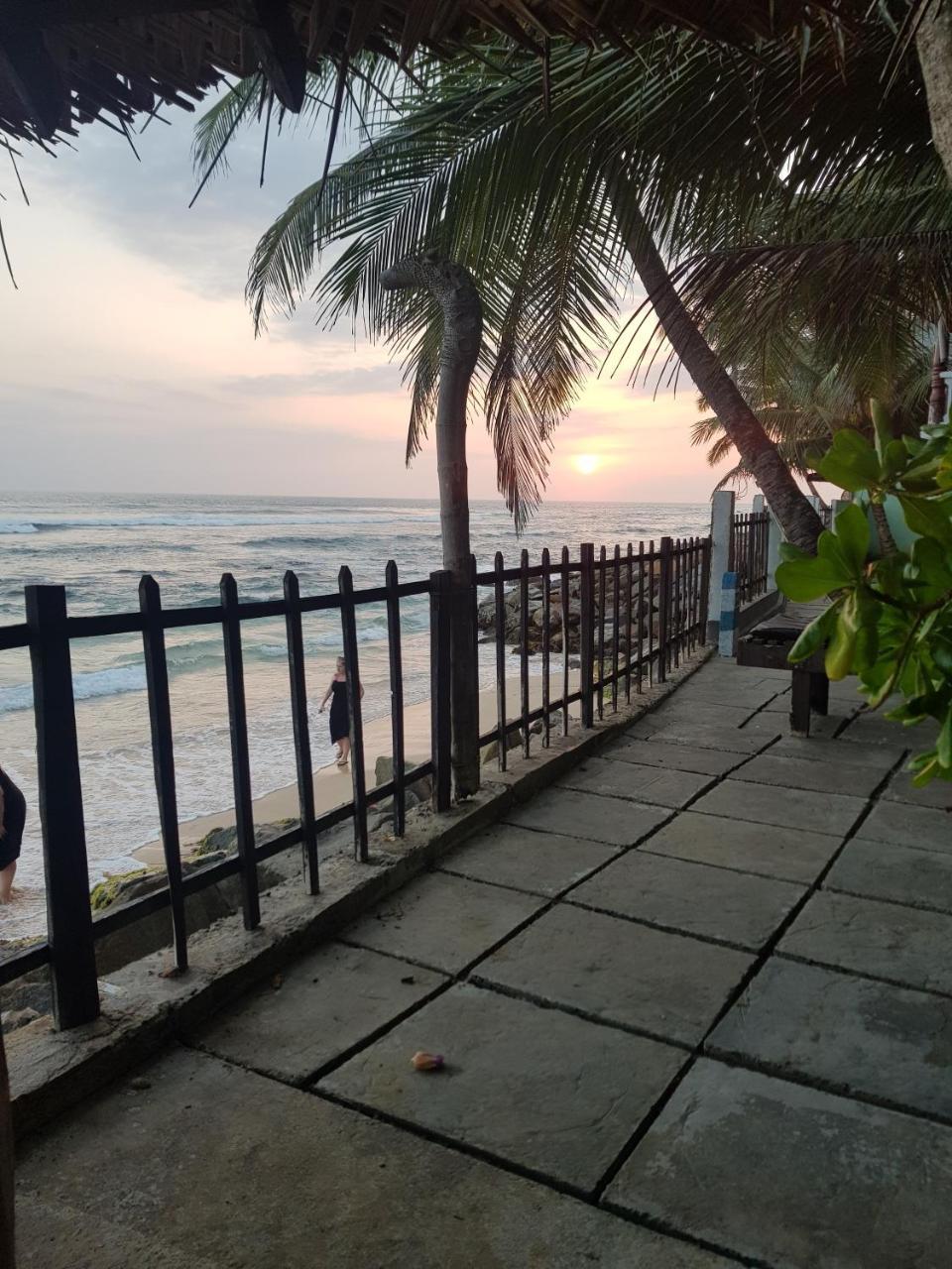 Rainbow Surf Beach Hotell Koggala Exteriör bild