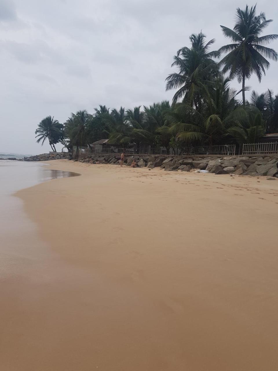 Rainbow Surf Beach Hotell Koggala Exteriör bild