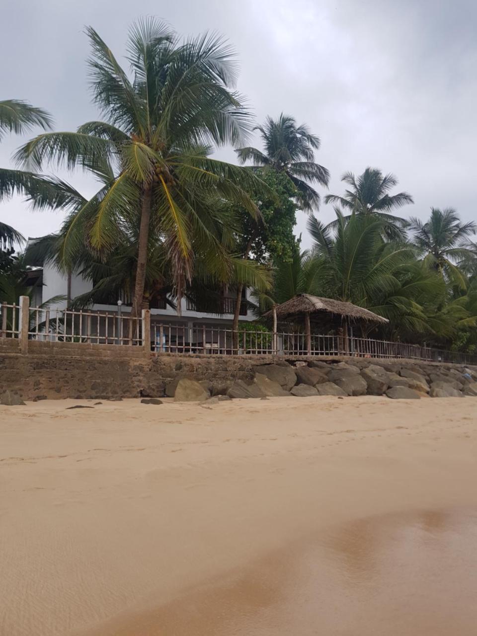 Rainbow Surf Beach Hotell Koggala Exteriör bild