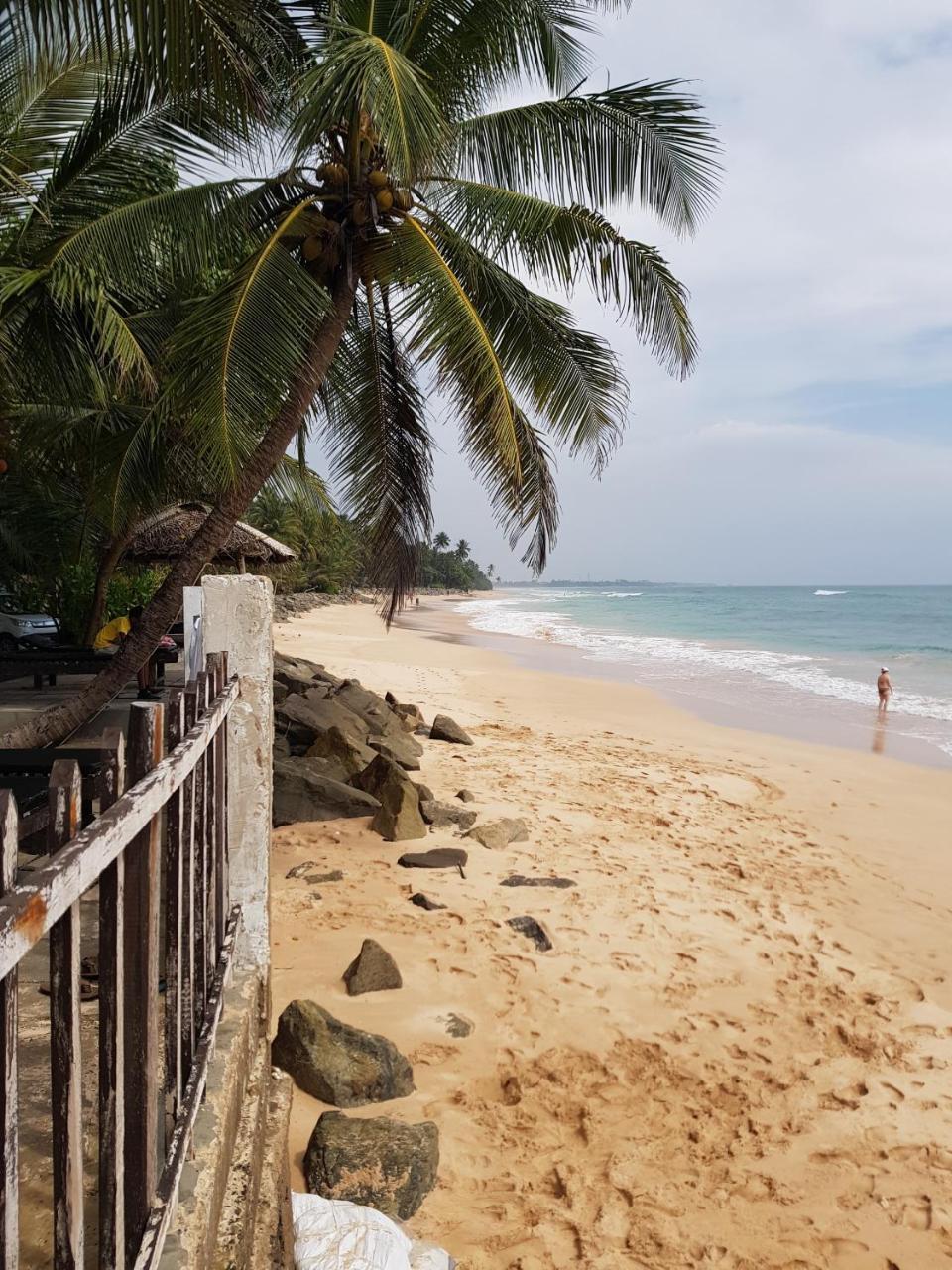 Rainbow Surf Beach Hotell Koggala Exteriör bild