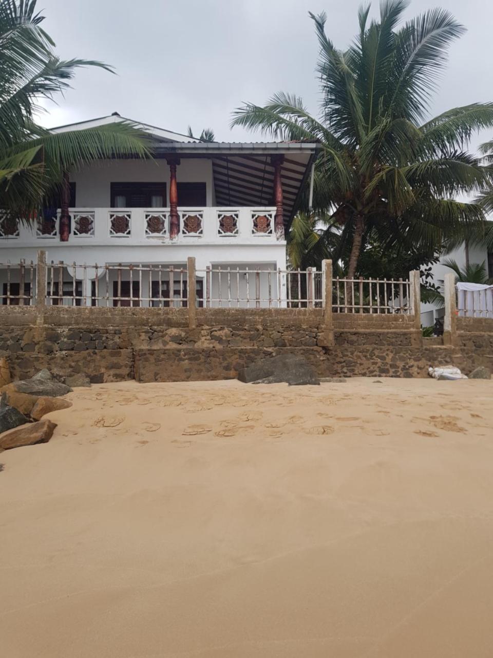 Rainbow Surf Beach Hotell Koggala Exteriör bild
