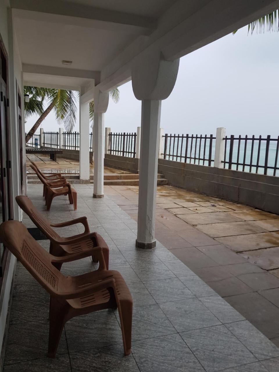 Rainbow Surf Beach Hotell Koggala Exteriör bild