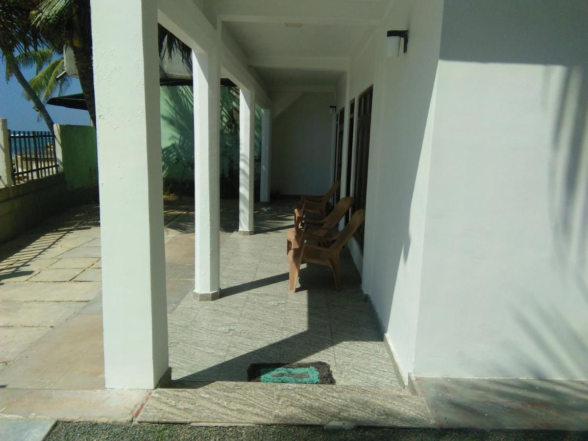 Rainbow Surf Beach Hotell Koggala Exteriör bild
