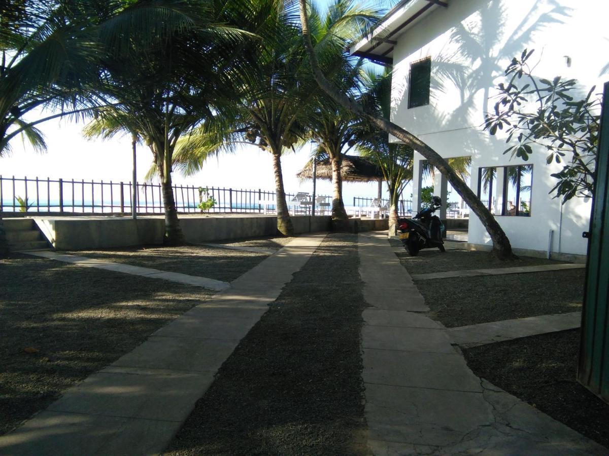 Rainbow Surf Beach Hotell Koggala Exteriör bild